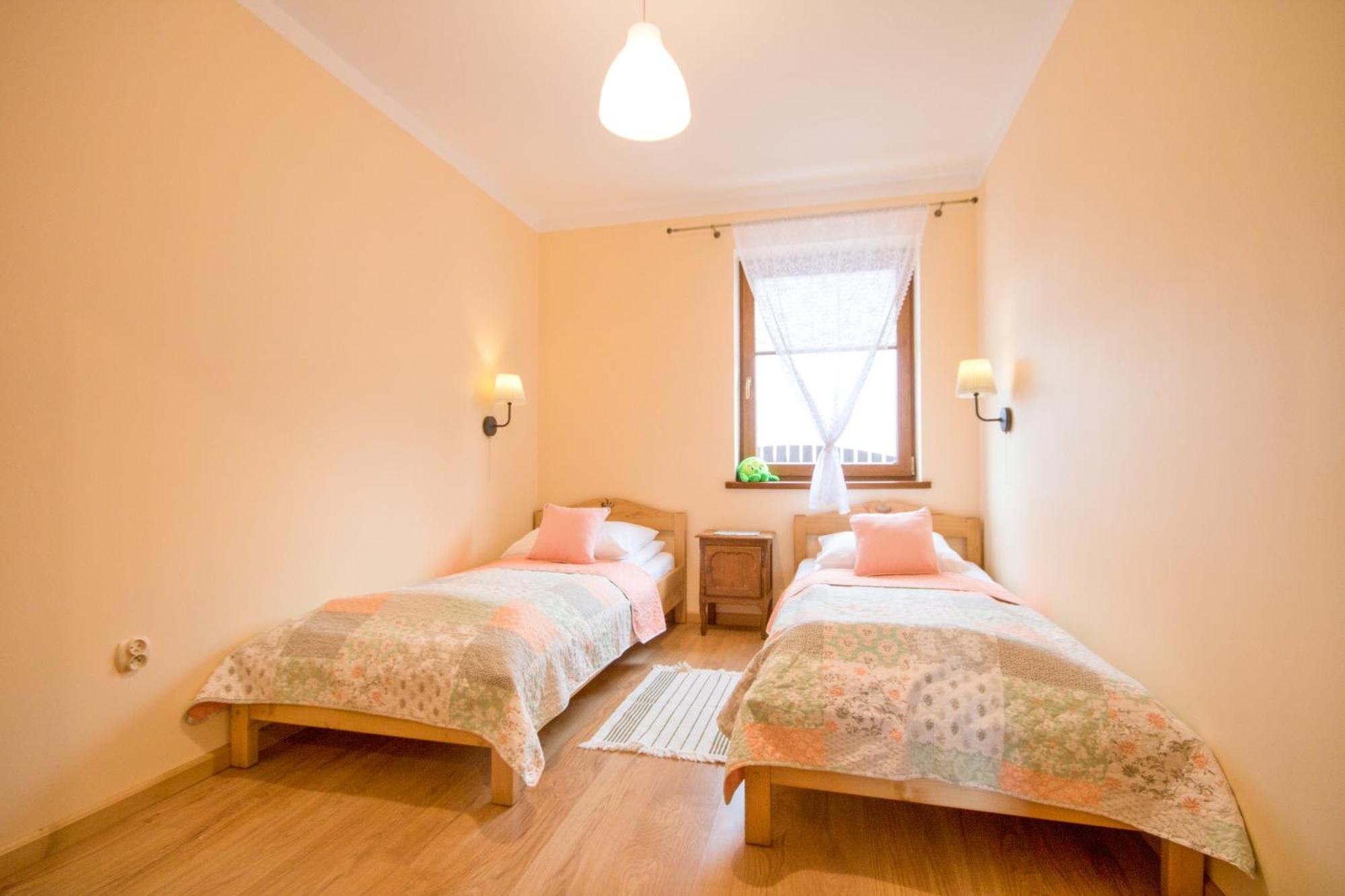 Apartamenty Trojaki Przy Termach - Banska Nizna Стая снимка