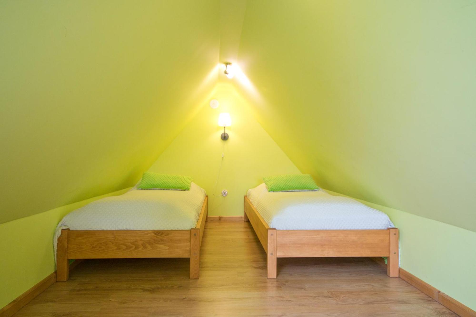 Apartamenty Trojaki Przy Termach - Banska Nizna Стая снимка