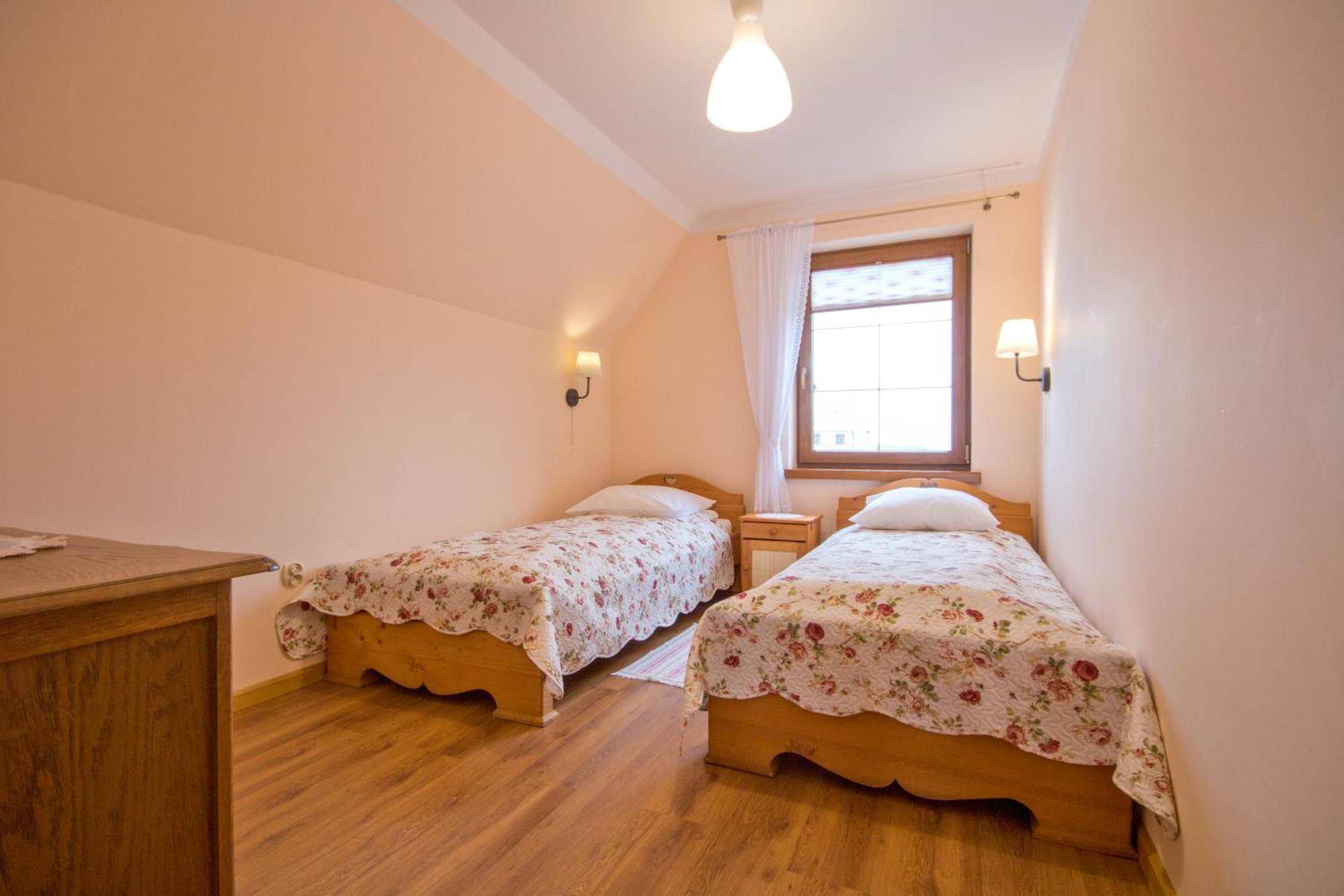 Apartamenty Trojaki Przy Termach - Banska Nizna Стая снимка